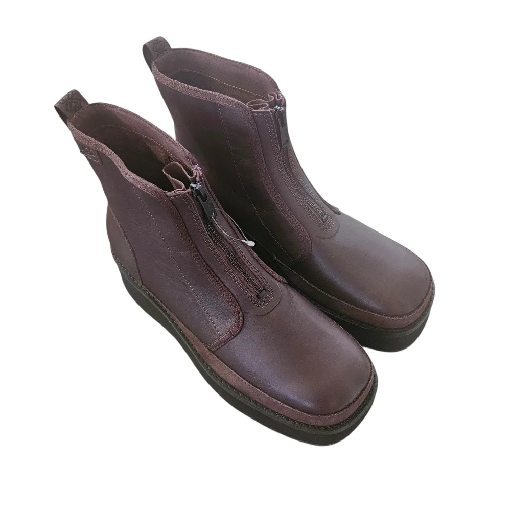 UGG new without